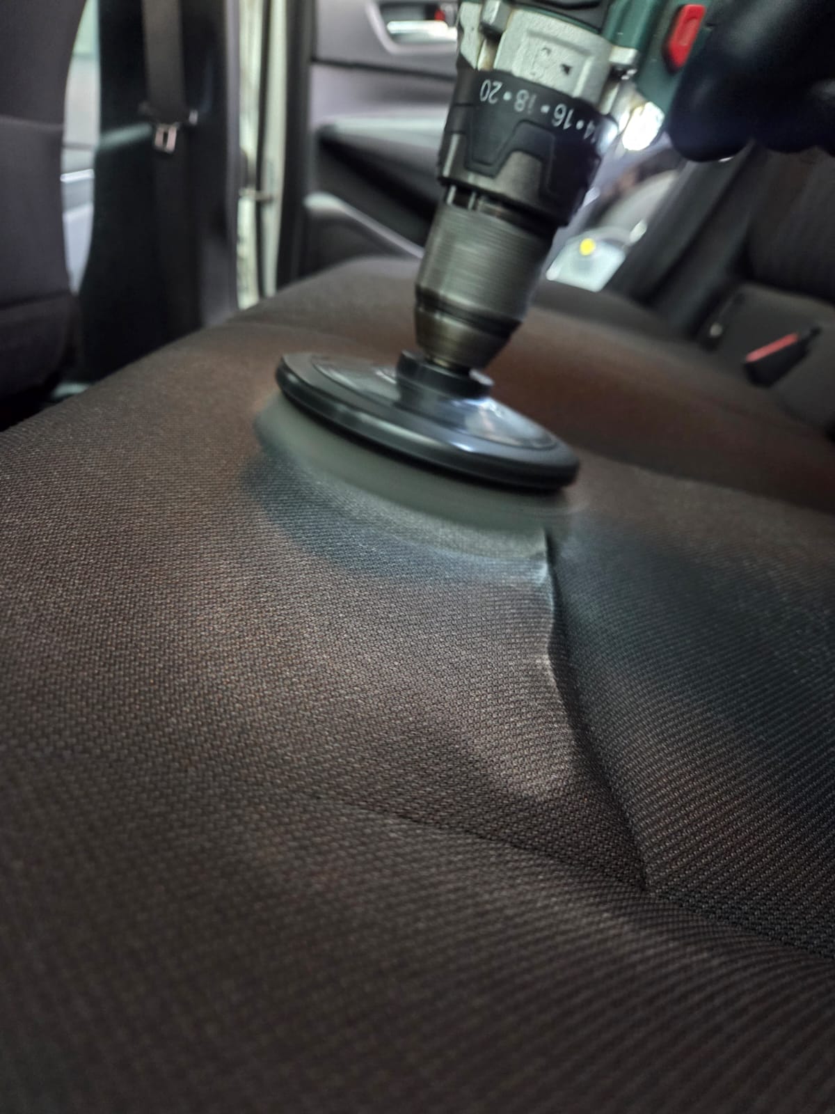 auto detailing dorcol rad 09 | profesionalno pranje i poliranje automobila u studiju na Dorćolu