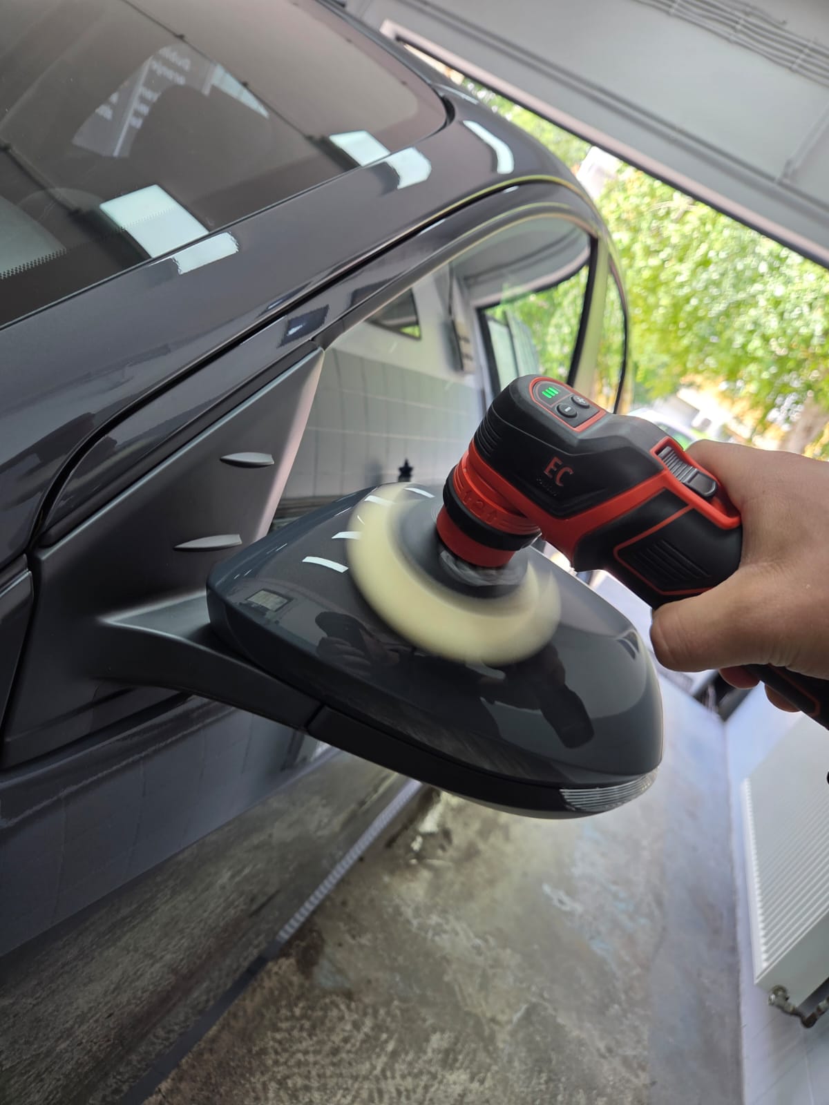 auto detailing dorcol rad 25 | profesionalno pranje i poliranje automobila u studiju na Dorćolu
